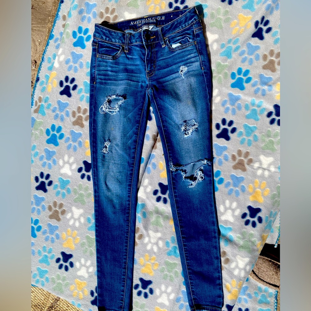 American Eagle Size 2 - jeans Distressed